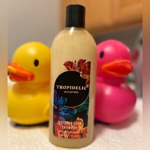 Bath&Body Works Tropidelic Moisturizing Shampoo with Vitamin E+Aloe 473ml
